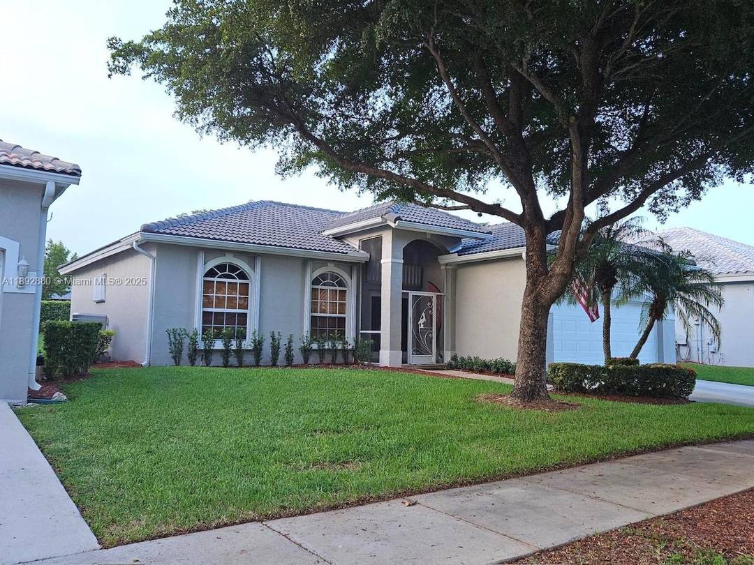 Welcome to this beautiful updated 3bed 2bath single family home in the desirable North Gate Keys Gate community.