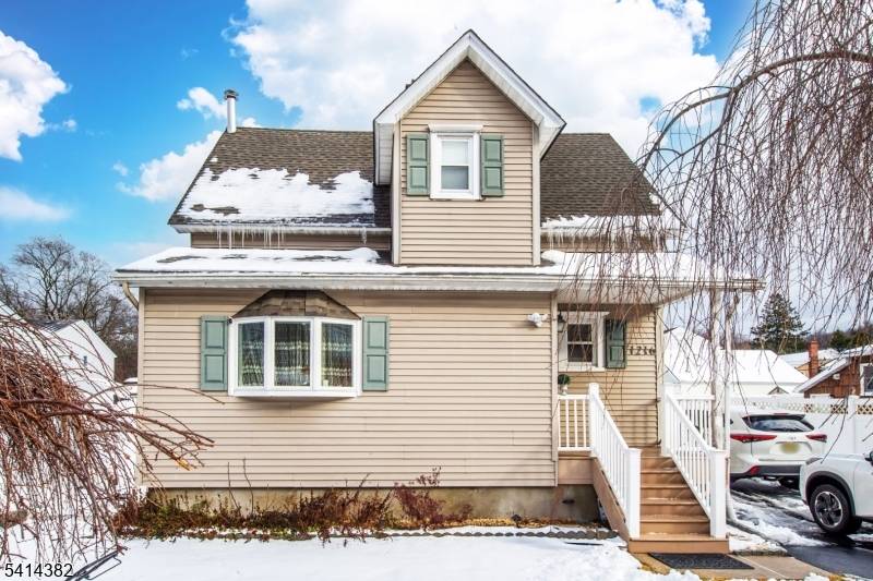 Back on market due to buyer non performance !