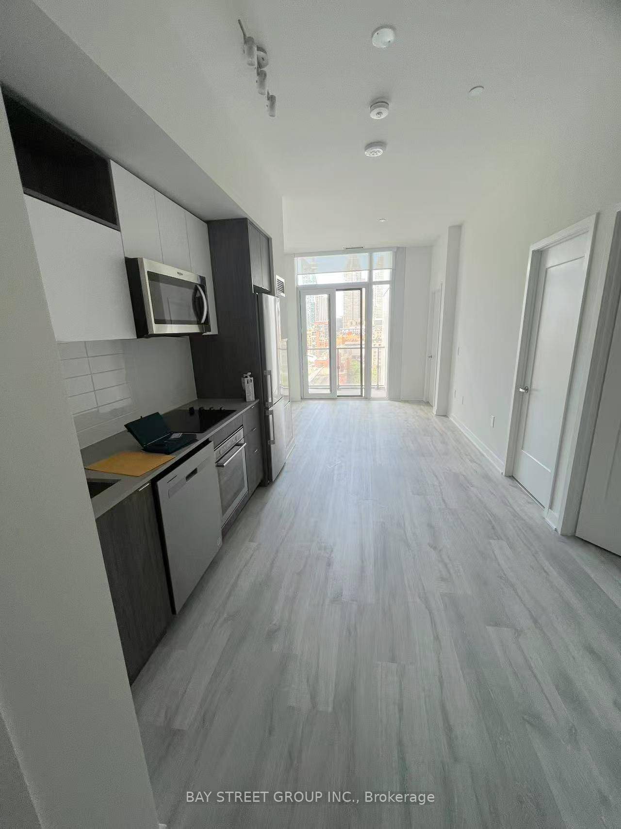 Luxurious Condo. Prime Location On Front St E amp ; Sherbourne Steps To Distillery District, TTC, St Lawrence Mkt amp ; Waterfront !