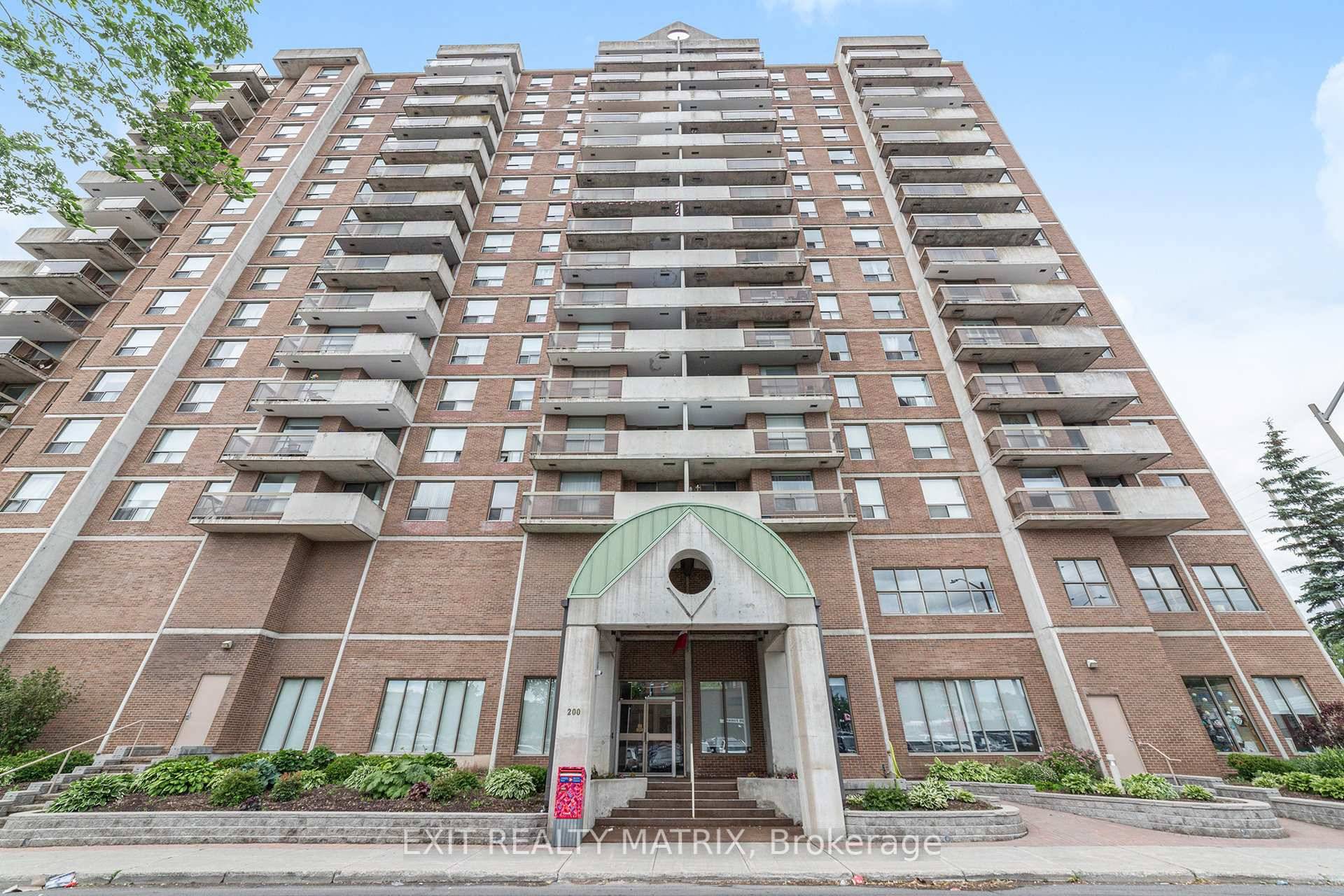 Welcome to Unit 1105 at 200 Lafontaine Avenue, a bright and inviting 2 bedroom, 2 bathroom condo that blends comfort, convenience, and a vibrant lifestyle.