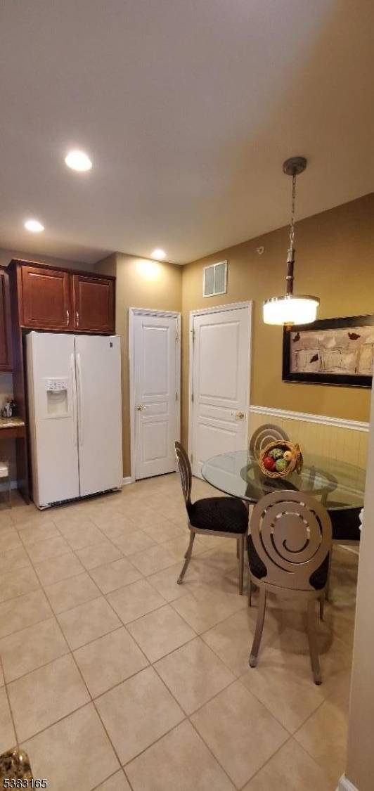 Immaculate, move in ready 4th floor unit in building 7 is conveniently located in the center of this scenic community.
