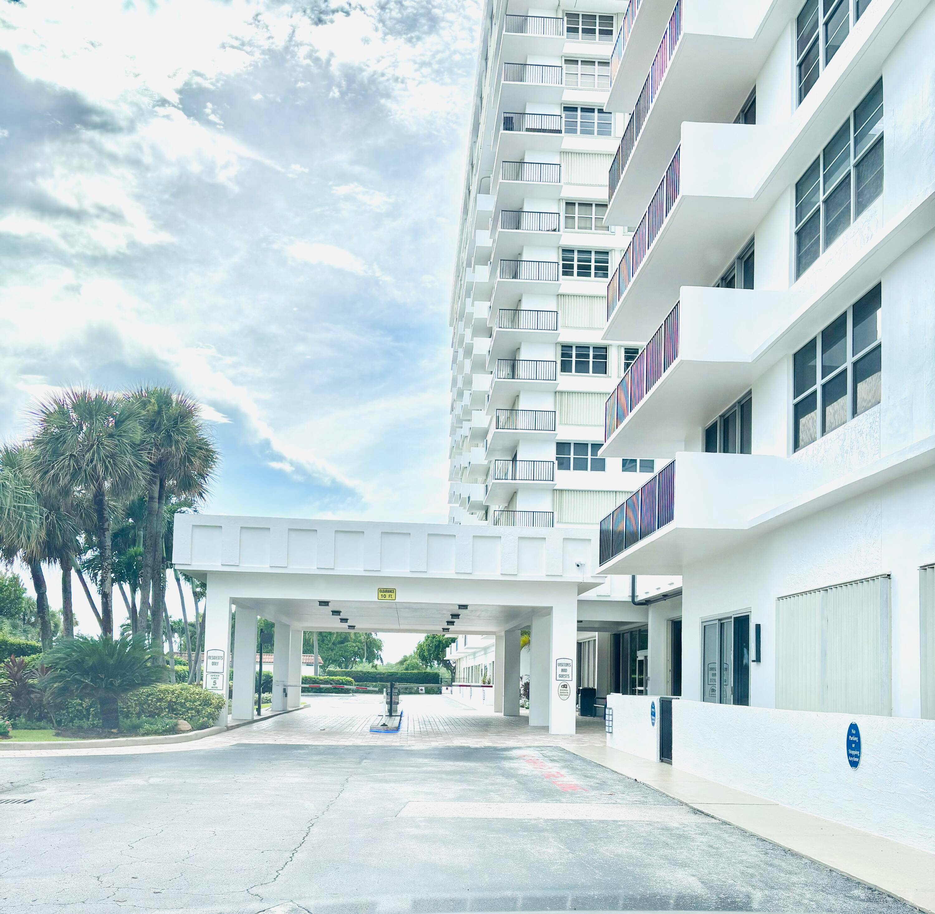GORGEOUS HIGH FLOOR CORNER STUNNING CONDO.