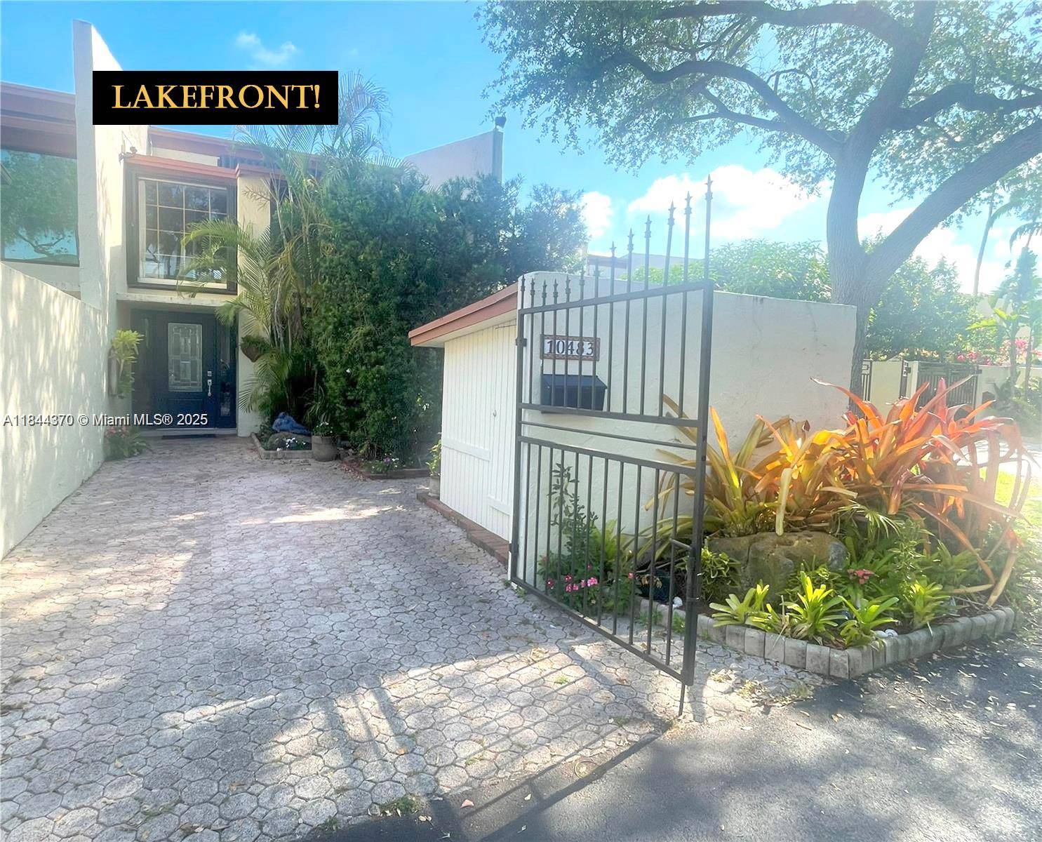 Lakefront updated townhouse in Kendalltown.