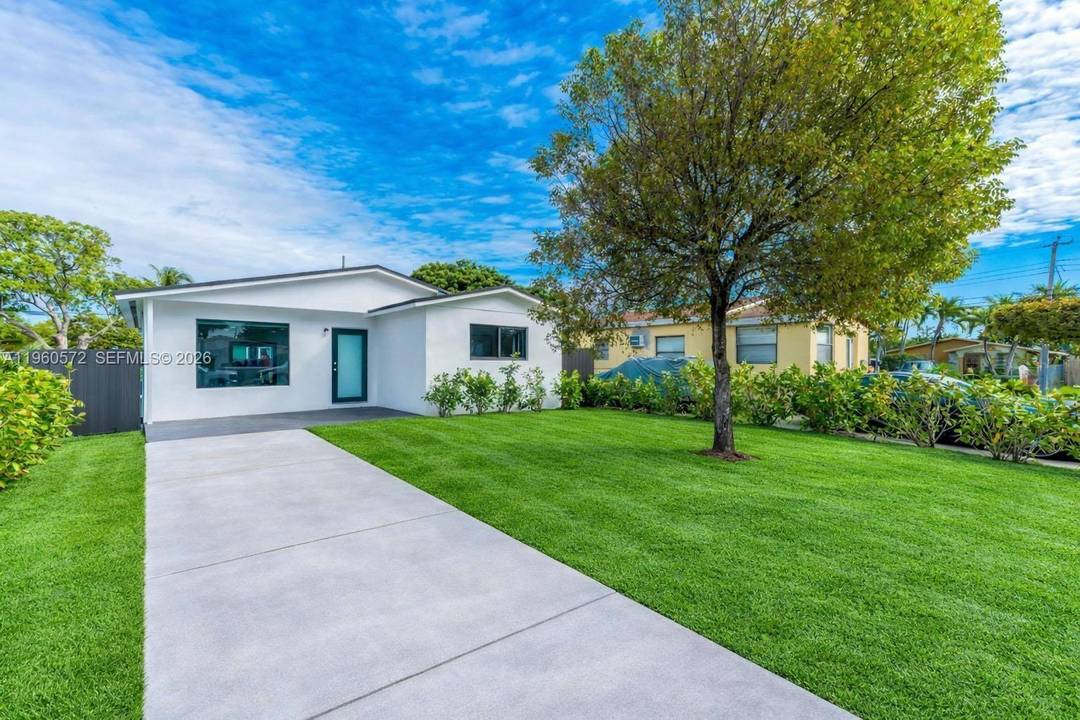 Charming updated single family home located in the heart of Hallandale Beach !