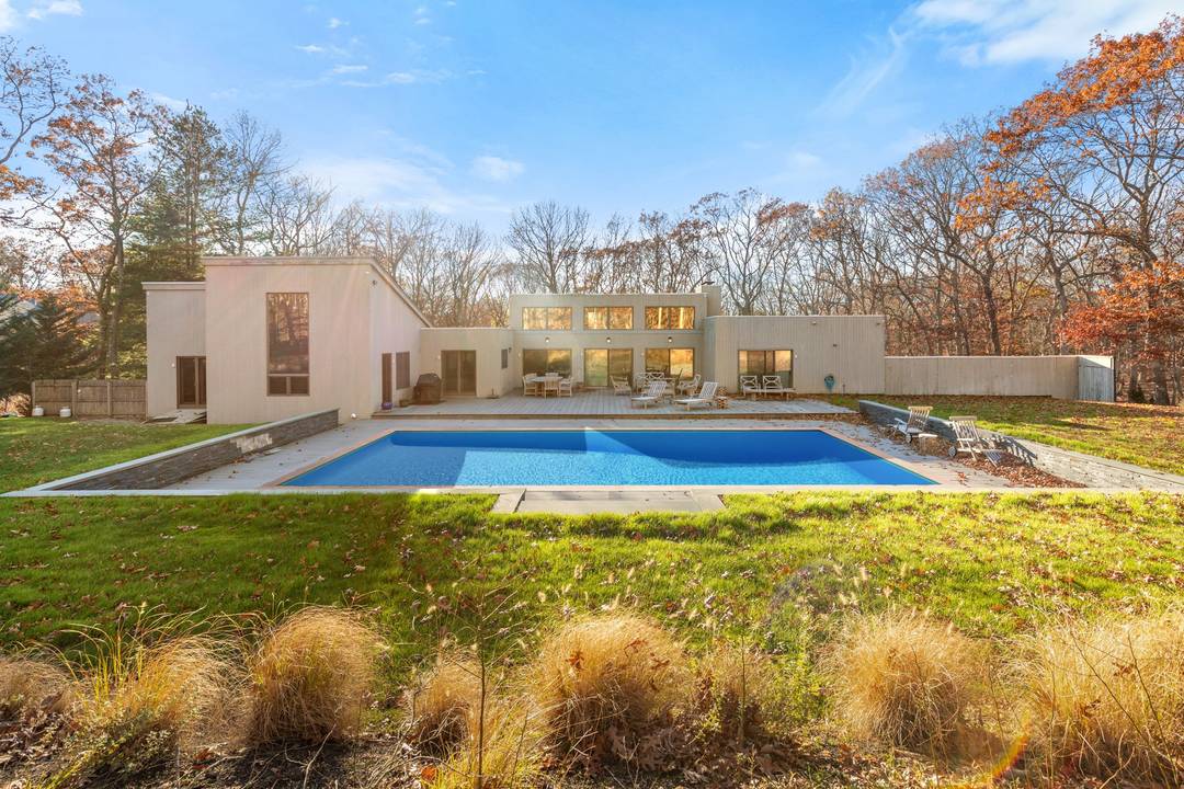 Spacious Modern With 4 Bedrooms - All New With Pool