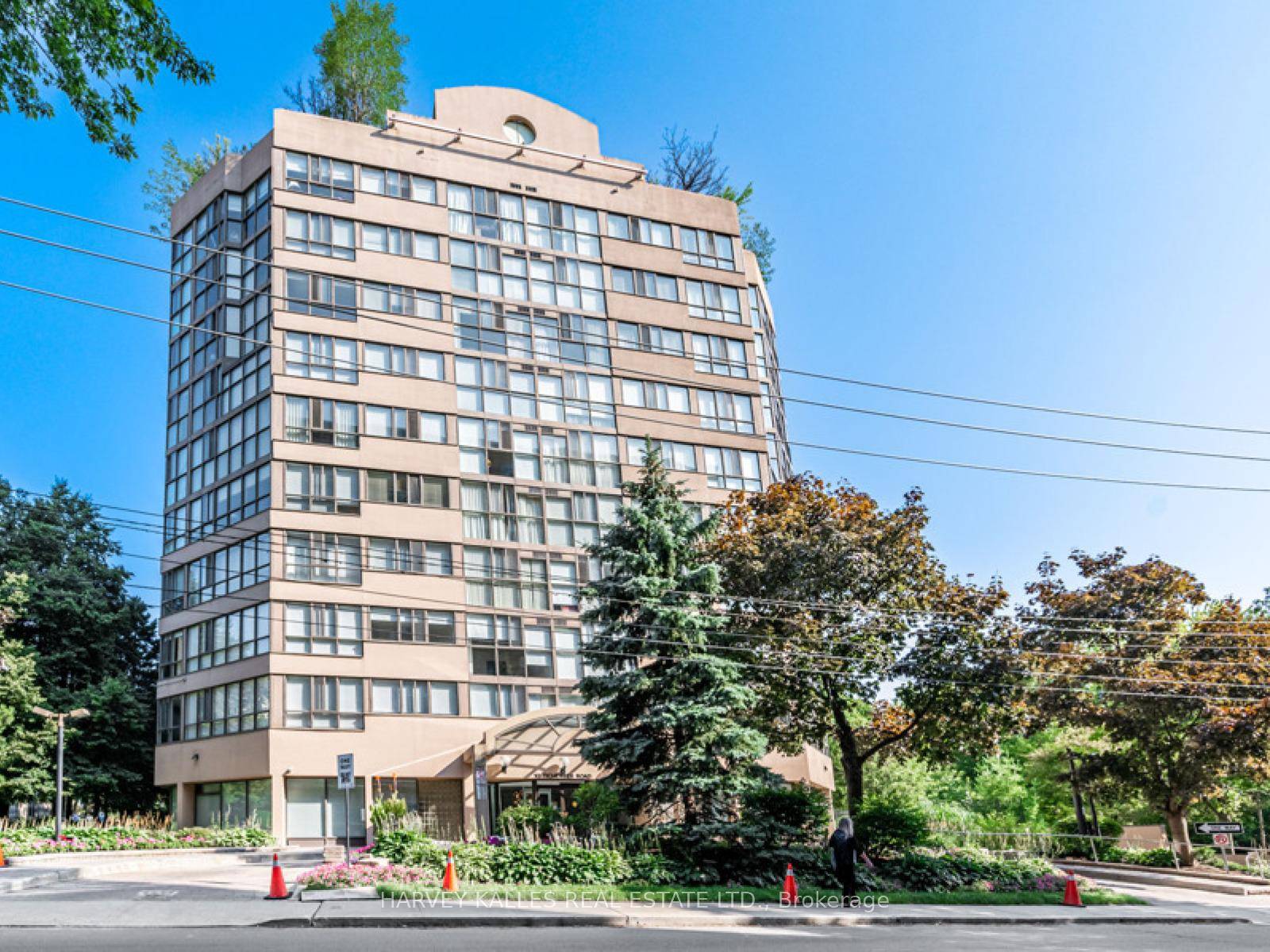 Sun Filled 2 Bedroom Suite in Prime Forest Hill Neighbourhood !