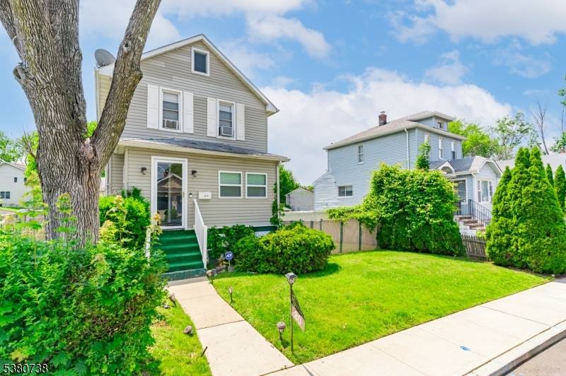 This property is ready to be revamped and made your own, offering a great opportunity to customize and create the perfect space to suit your style.