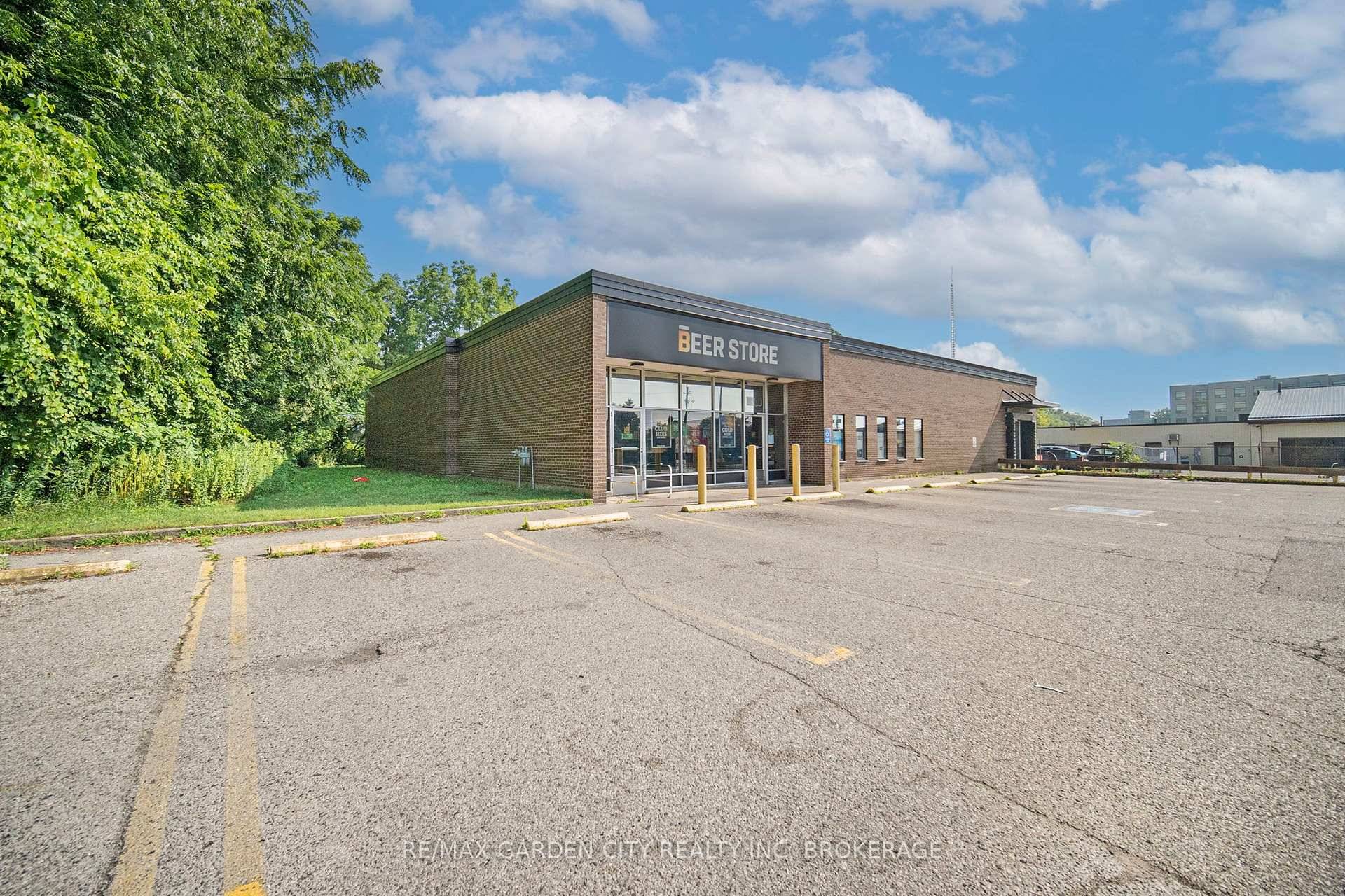 Freestanding commercial building in the heart of Tillsonburg.