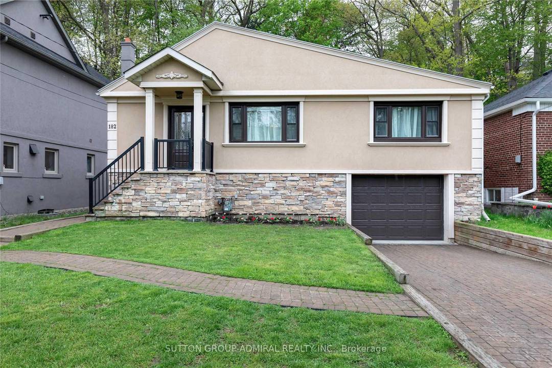 Stunning Swansea Bungalow with Chef's Kitchen, Granite Counters, 3 2Bedrooms, 3bathrooms, Featuring A Spectacular Private 50 Ft.