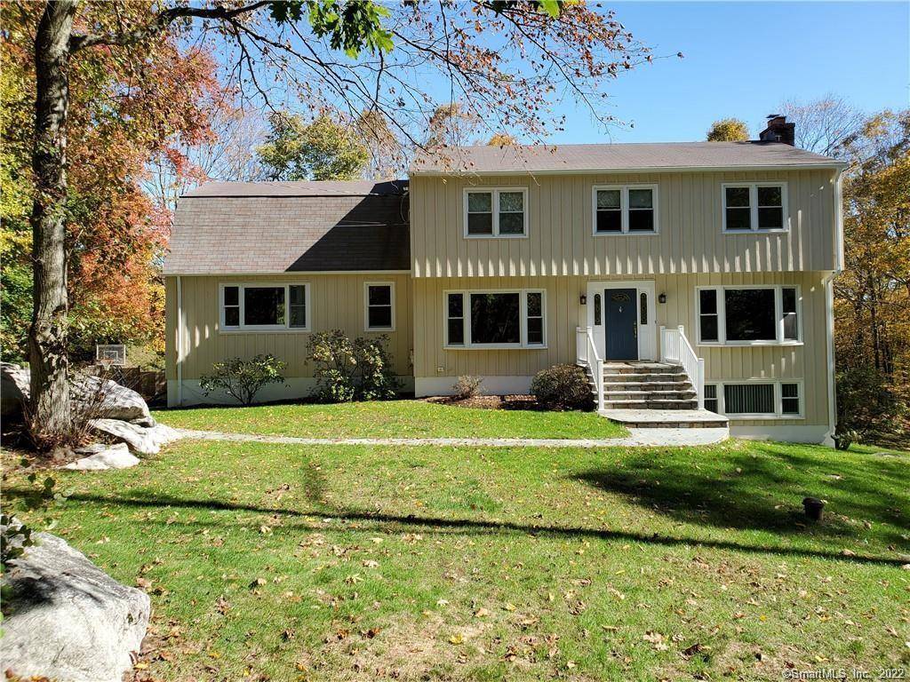 Pristine and spacious 5 bedroom Colonial for rent near the Greenwich border, perfect for both everyday living and entertaining.