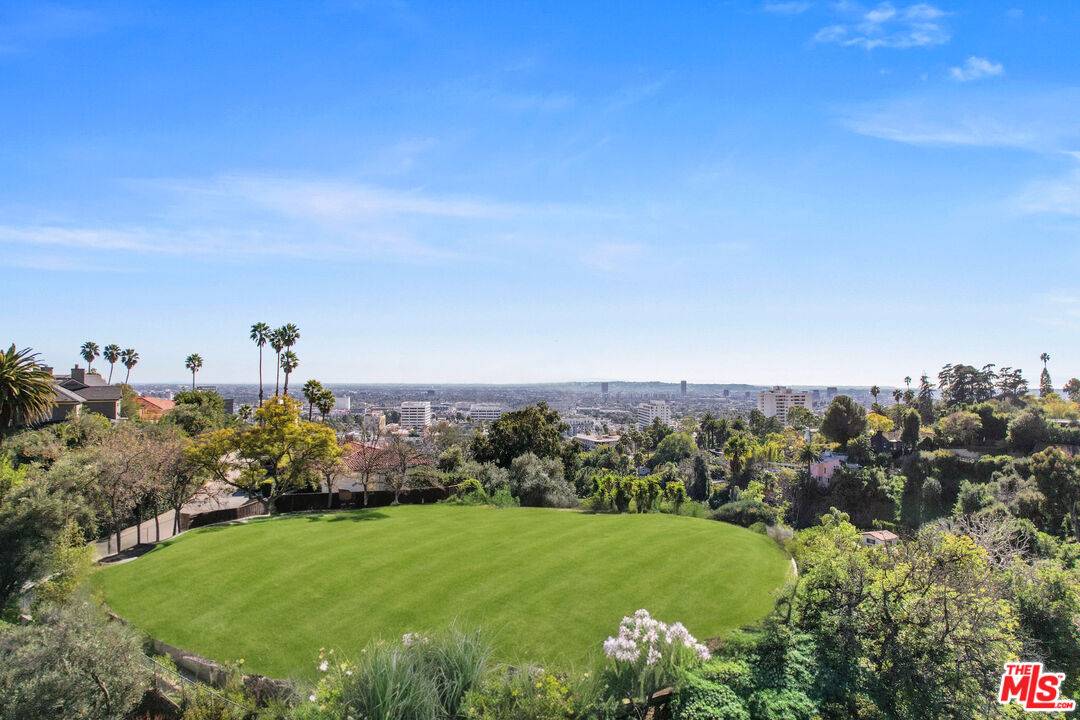 7200   La Presa Dr Hollywood Hills East La