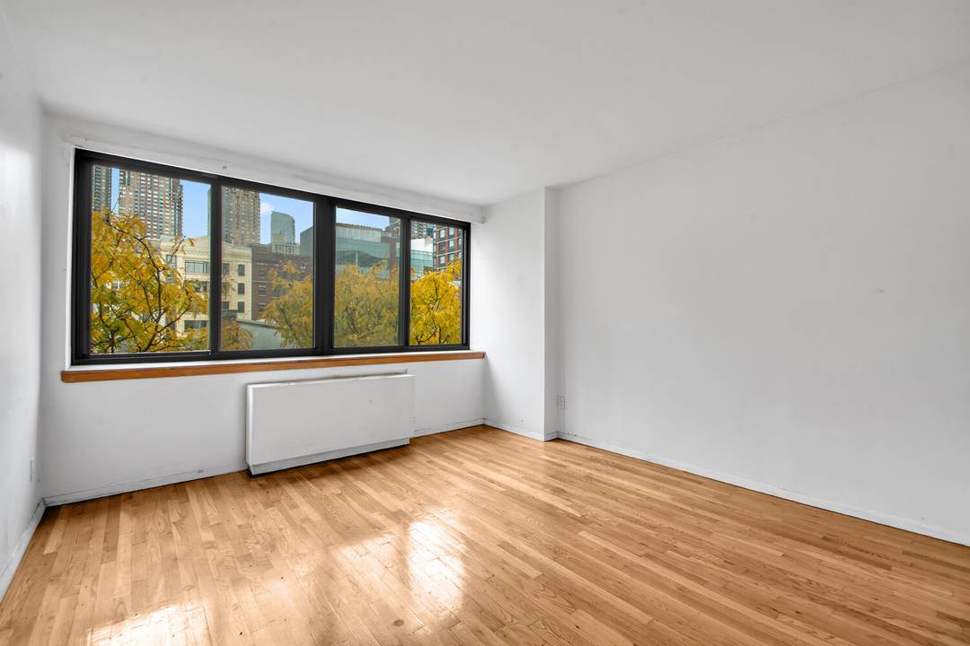 This bright and spacious one bedroom, one bath residence featuring beautiful south facing windows that capture abundant natural light and tranquil city views.