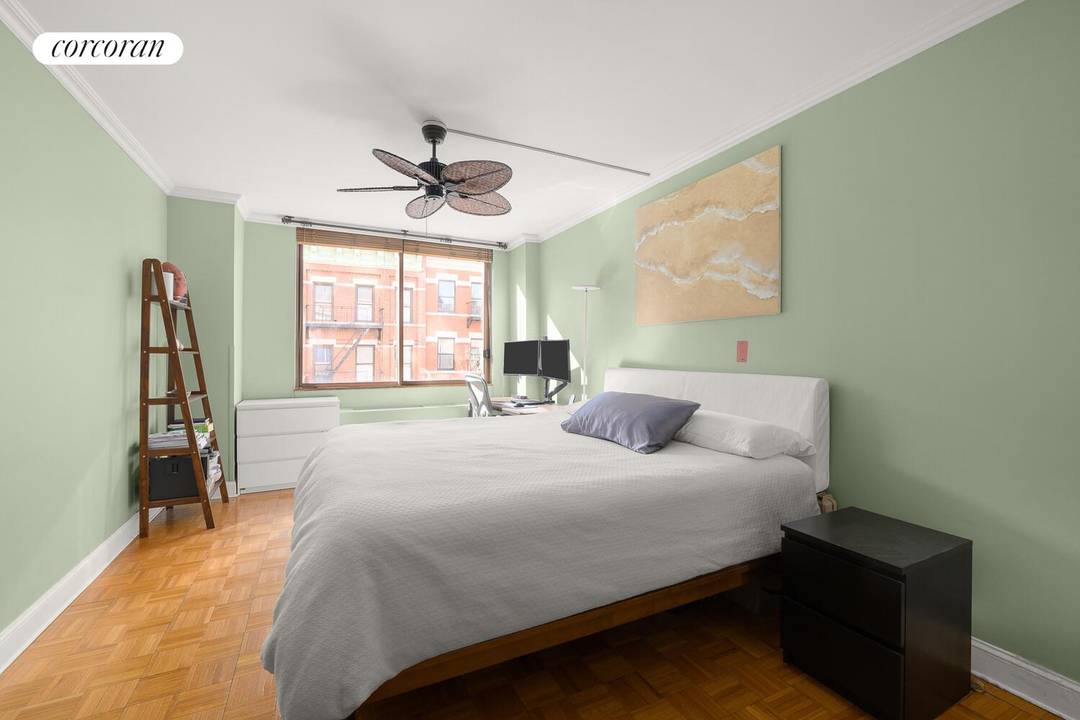 Bright and Spacious One Bedroom in Prime Hell's Kitchen Residence Highlights Bright, south facing one bedroom with incredible natural light Generous living dining area featuring oversized windows Thermostat controlled air ...
