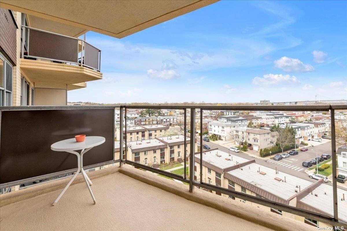 Welcome to the Towers at Water's Edge in Bayside !