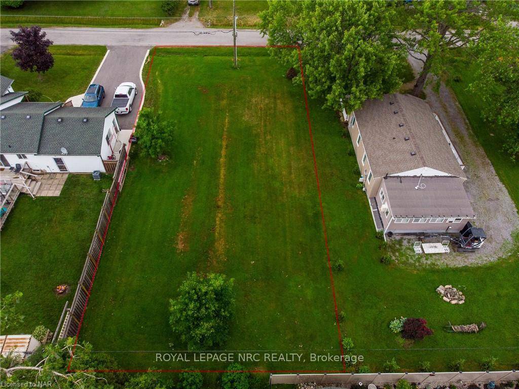 This is a newly created lot between 3171 and 3185 Evadere.
