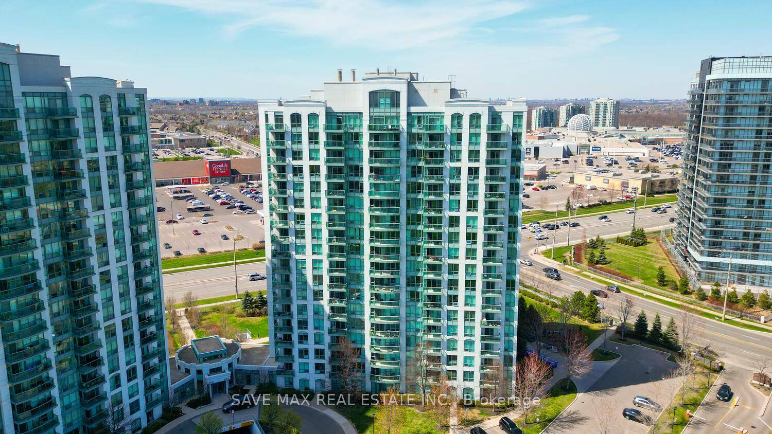 Priced to Sell ! Stunning One Bedroom Condo in Prime Erin Mills Location Welcome to this beautifully designed, highly functional one bedroom condo located directly across from Erin Mills Town ...