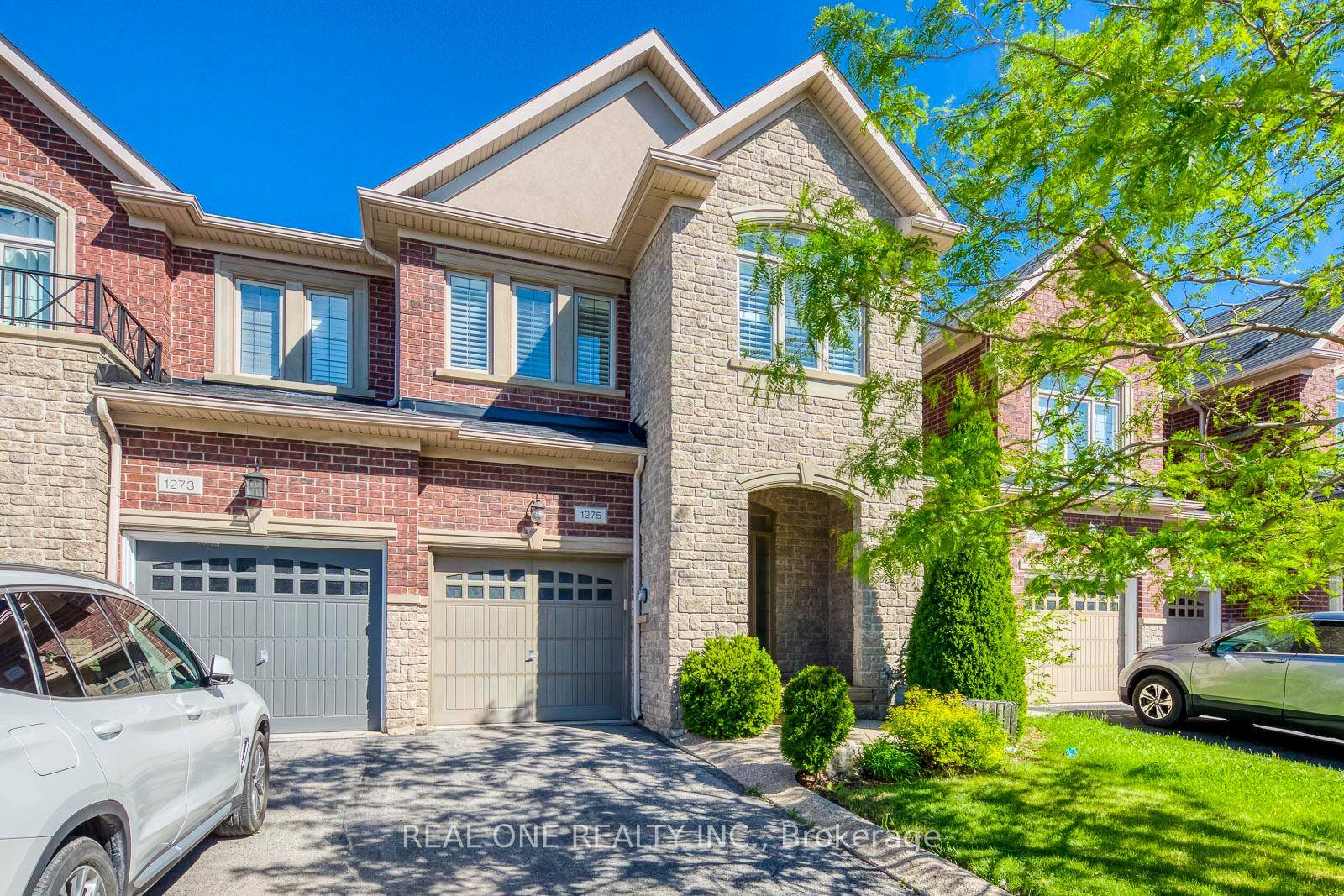 Stunning Townhome Nestled In Joshua Creek.