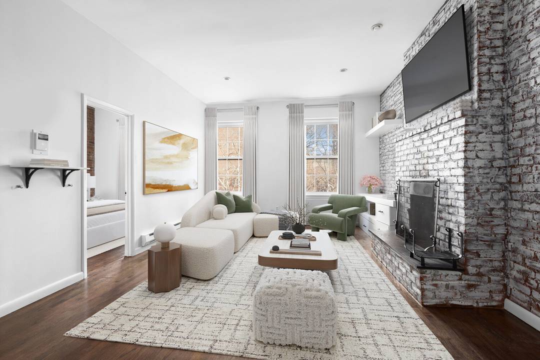 A beautifully renovated true one bedroom in the heart of Chelsea, seamlessly blending classic pre war charm with modern convenience.