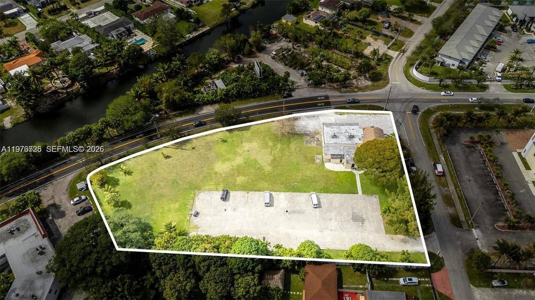 Development opportunity in Biscayne Gardens This 1.