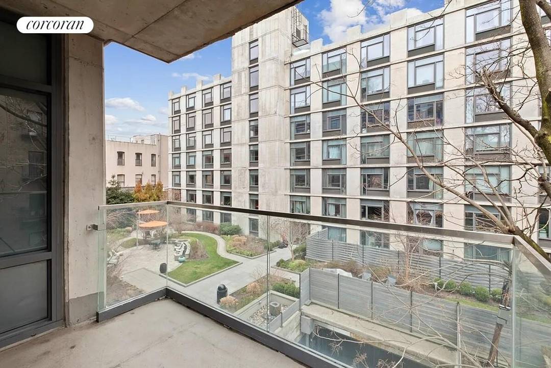 Make Williamsburg your home with this studio apartment with tons of natural light and open views !