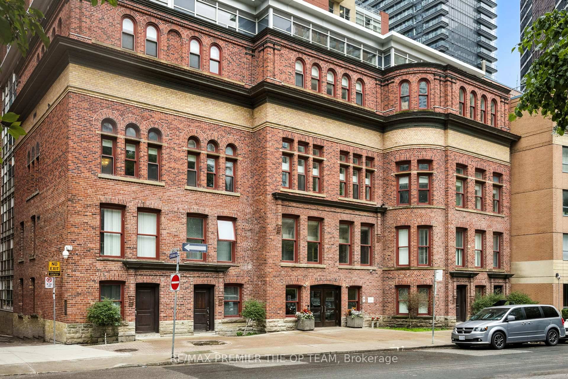 Luxury Boutique Living In 'Eleven Residence' On Bay.