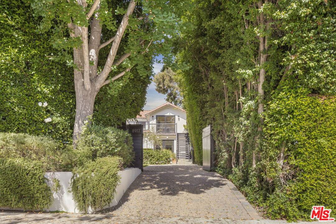 8917 Dorrington Ave 3BR Beverly Grove La
