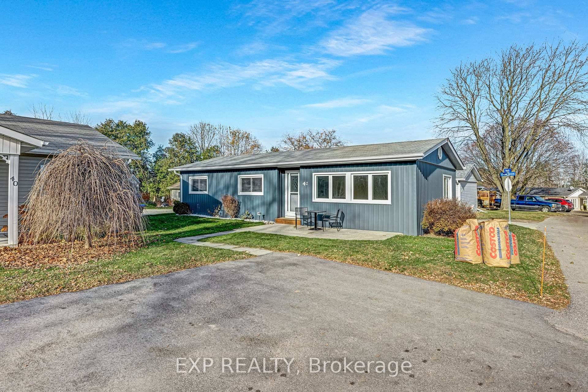 This completely renovated 3 bedroom, 1 bath bungalow is waiting for you to move right in !
