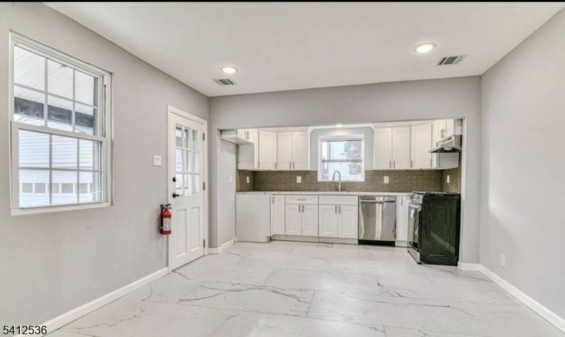 Welcome Home ! This house offers customizable renovation options, making it the ideal choice for modern living.