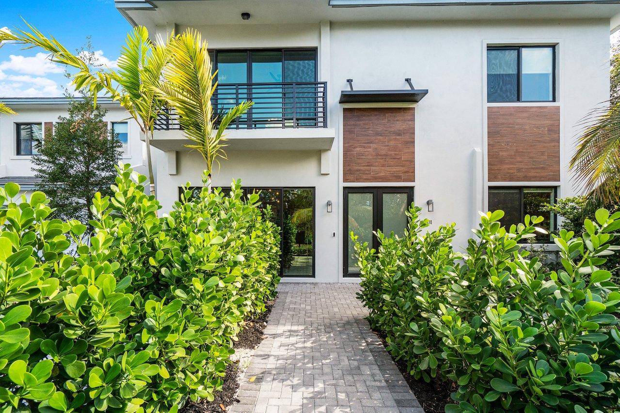 Gorgeous, modern, decorator finished and fully furnished 4 bedroom and 3 full bath townhome.