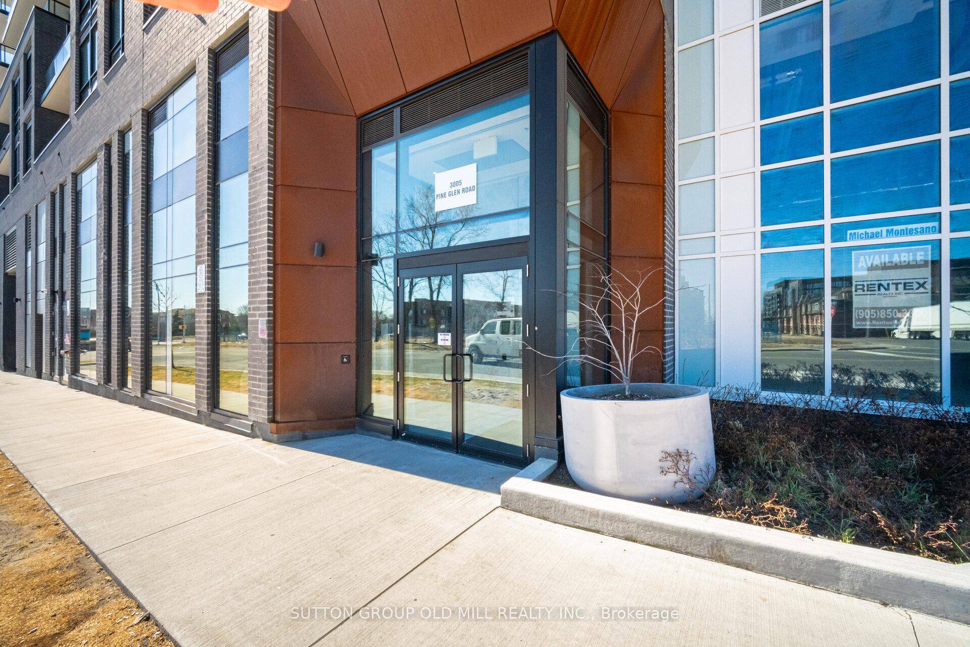 1 BR Condo With Parking In Stylish Boutique Building.