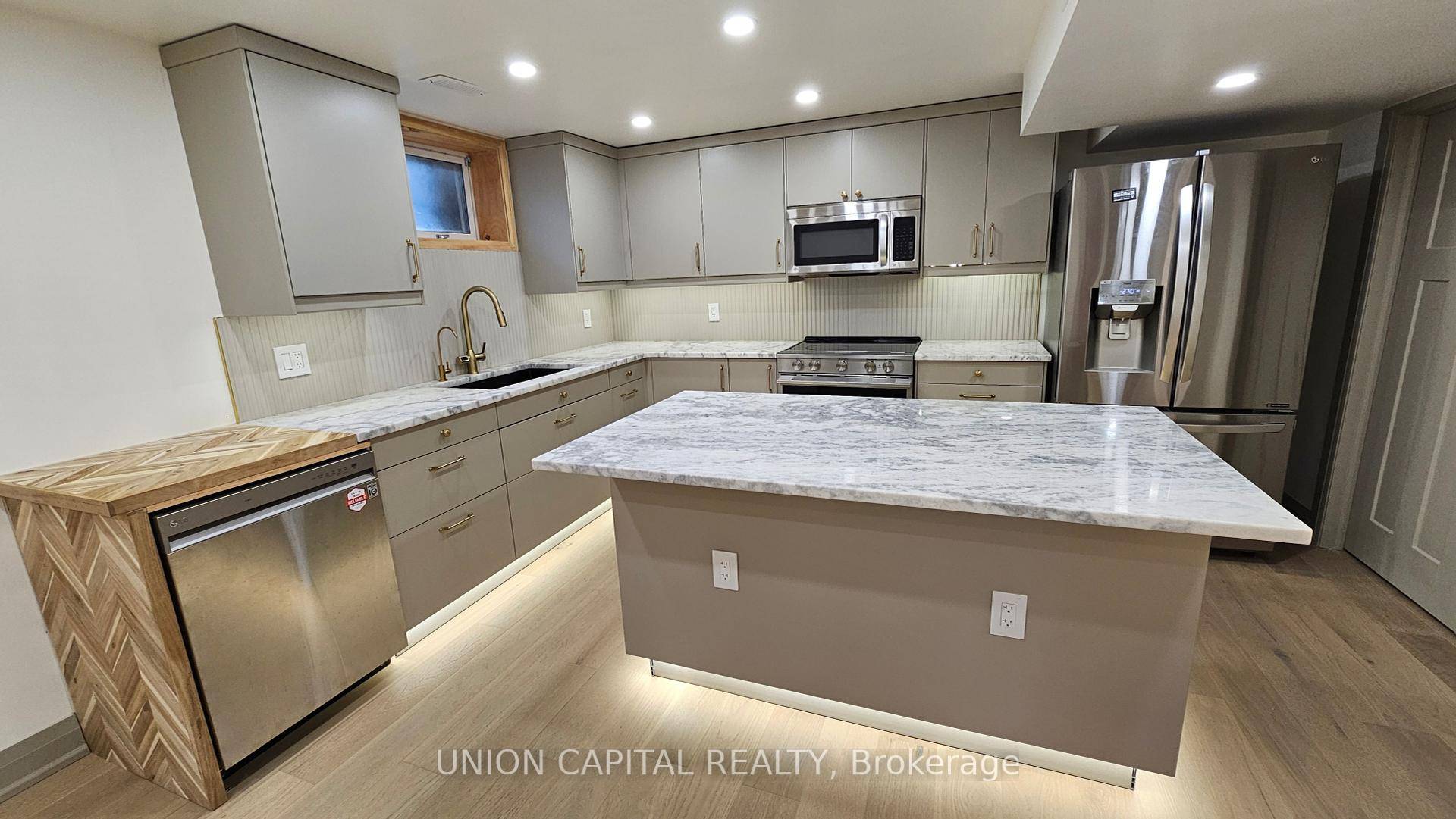 Spacious amp ; Renovated Lower Level in East Gwillimbury Available Immediately !