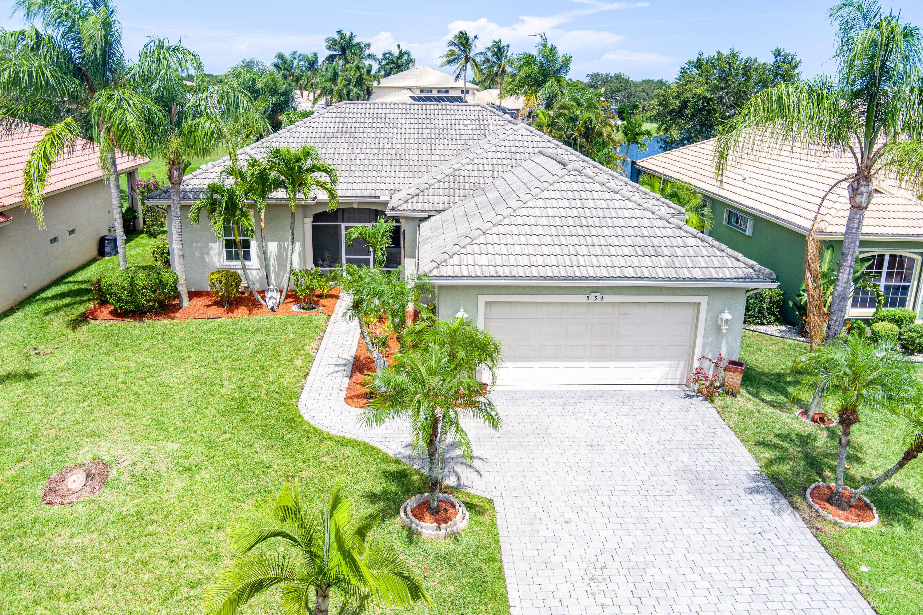 Beautiful 2BR 2BA 2CG lakefront home in the gated St.