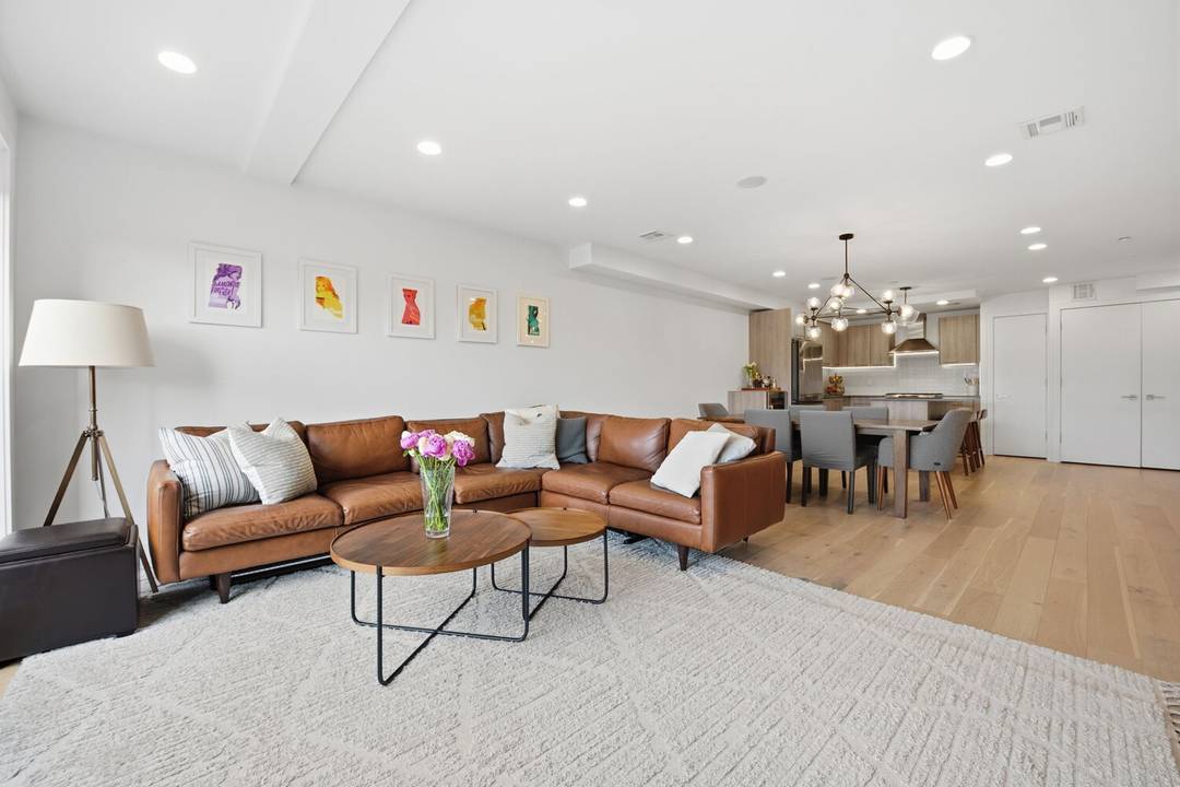 Sun drenched triple mint 2br 2ba with parking available in the BEST part of Kensington !