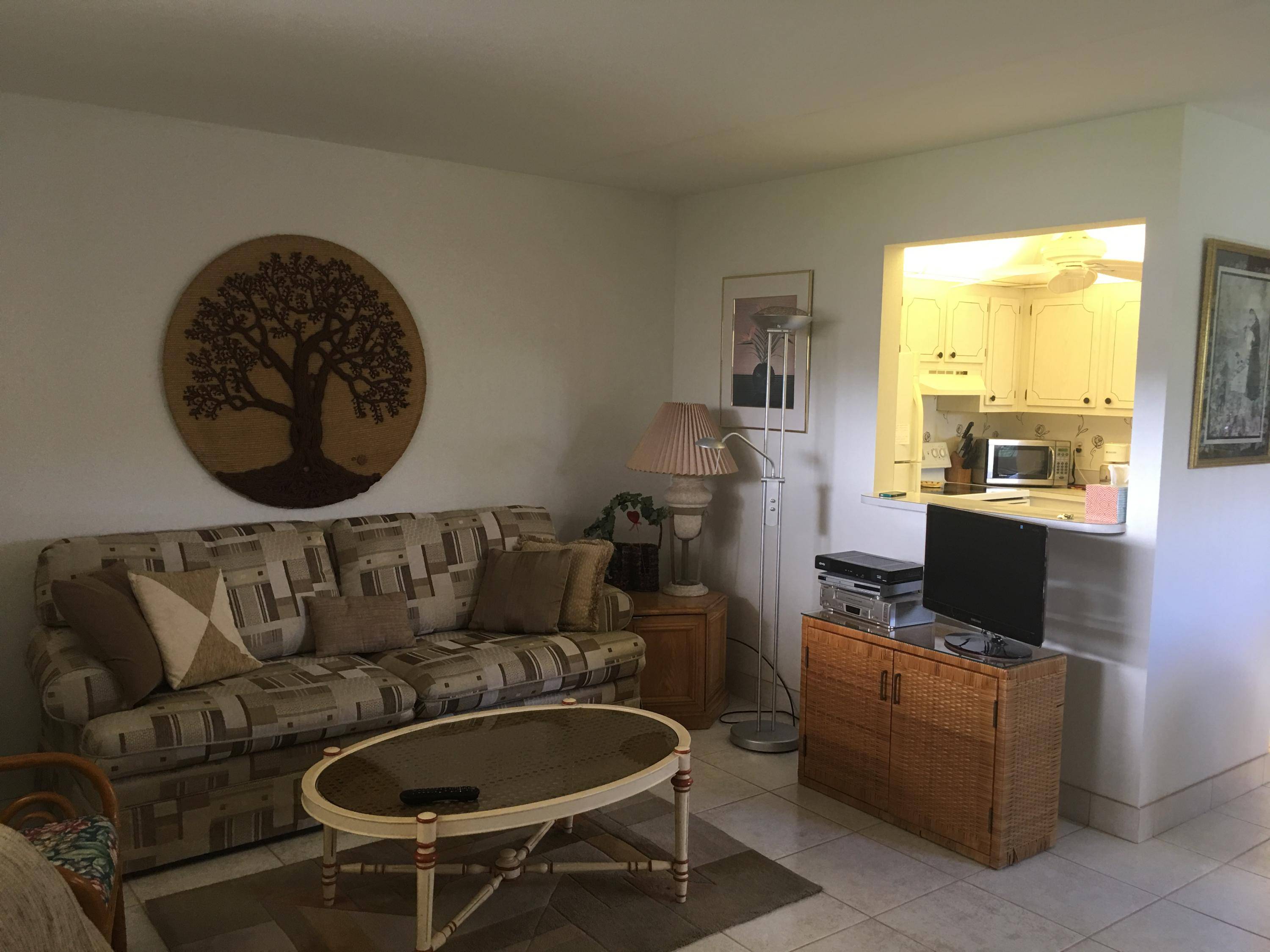 ESCAPE THE COLD WINTER MONTHS IN THIS LOVELY HOME IN KINGS POINT GOLF AND COUNTRY CLUB COMMUNITY.