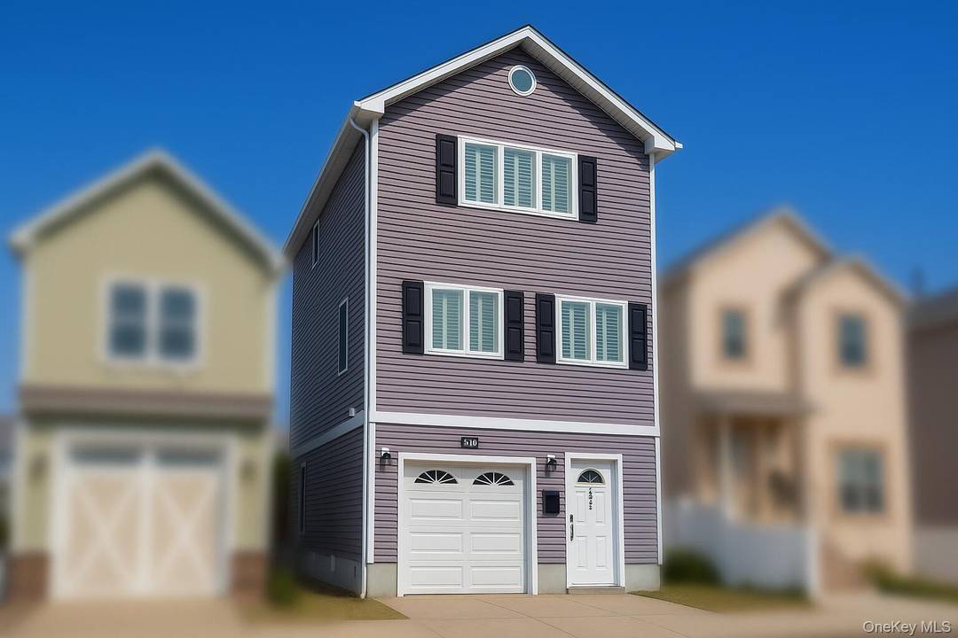 Available for rent is a beautiful recently renovated 4 bedroom 2 bathroom home located in Freeport right on the canal that offers the ultimate waterfront living experience.