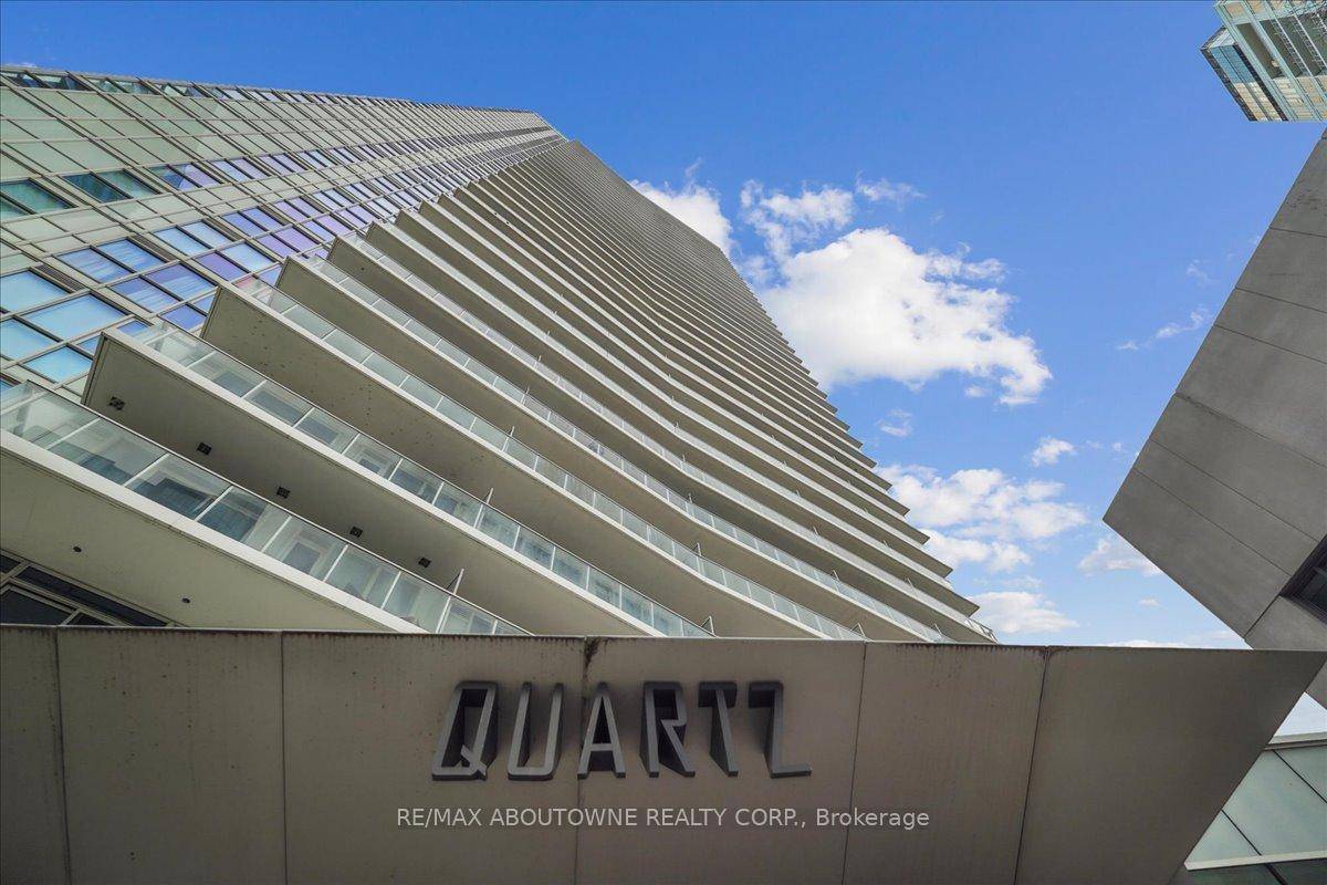 Luxurious Corner Condo with Breathtaking Lake amp ; Park Views.