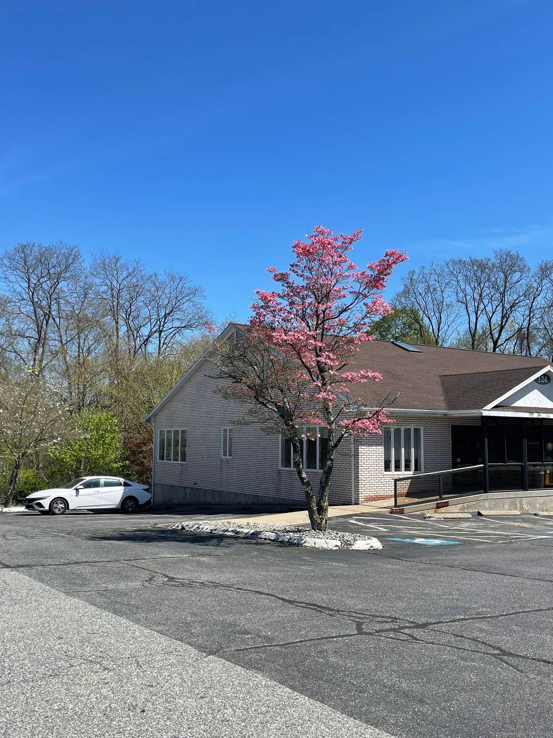 Spacious Office Suite with Private Offices, Conference Rooms More !