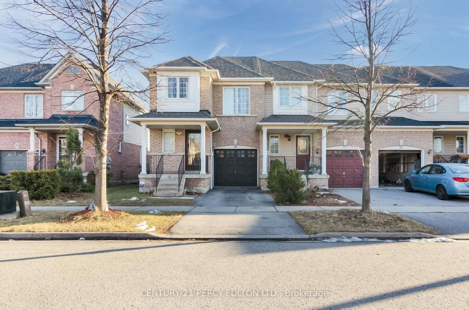 Discover unbeatable space and comfort in this beautifully updated 3 bedroom, 3 bathroom end unittownhome, located in Whitbys highly sought after Rolling Acres community.