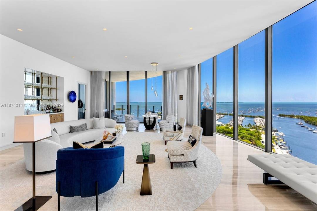 Designed by Pritzker Prize winning architect Rem Koolhaas OMA, One Park Grove defines luxury living.