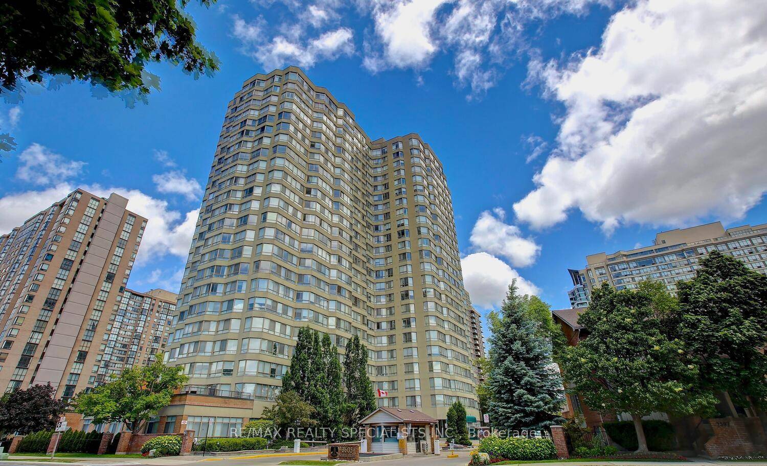 Fantastic main floor apartment built by Tridel and approximately 1, 000 square feet.