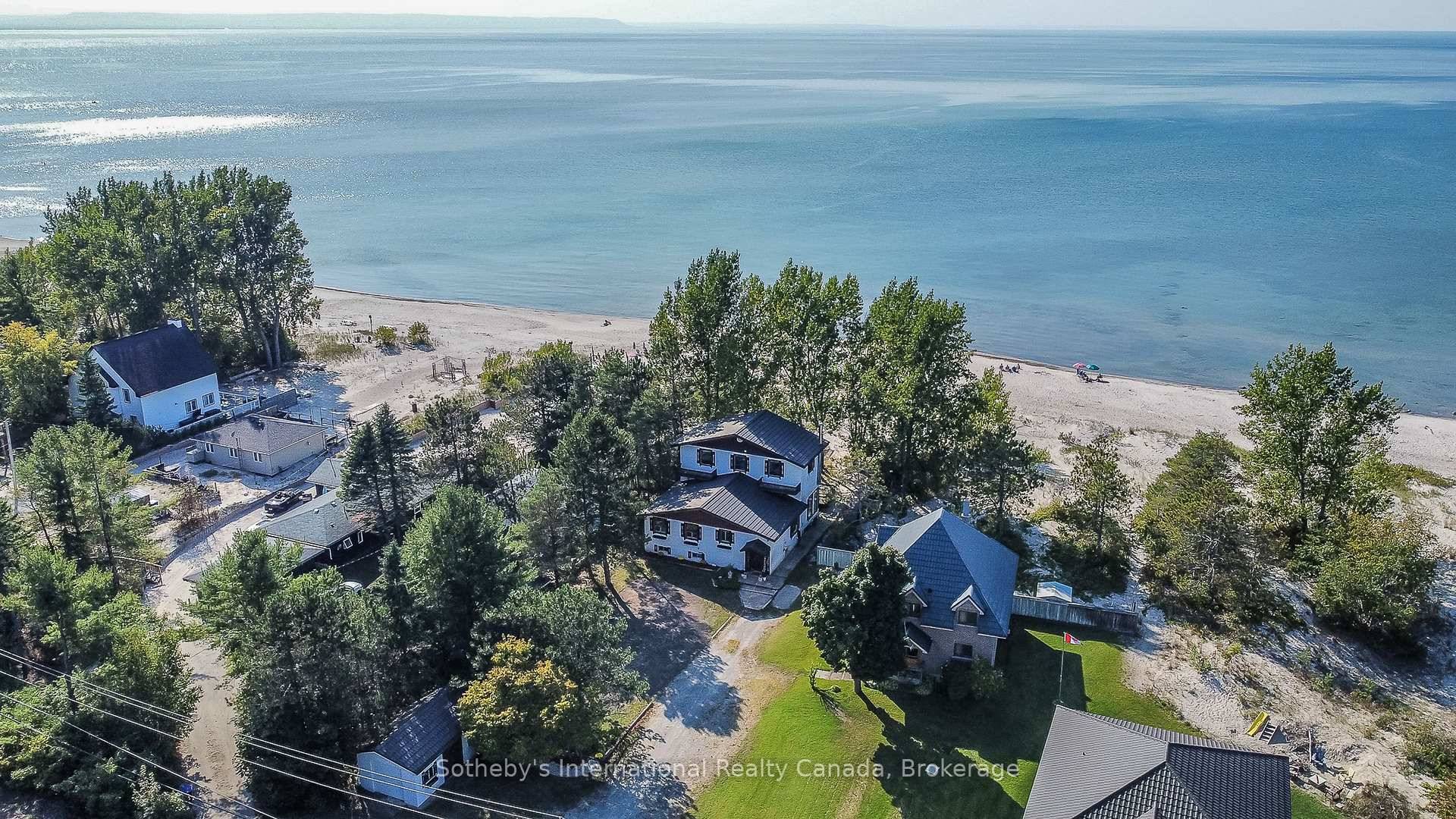 Welcome to the Beach ! If you're looking for stunning waterfront and white sandy beaches, look no further.