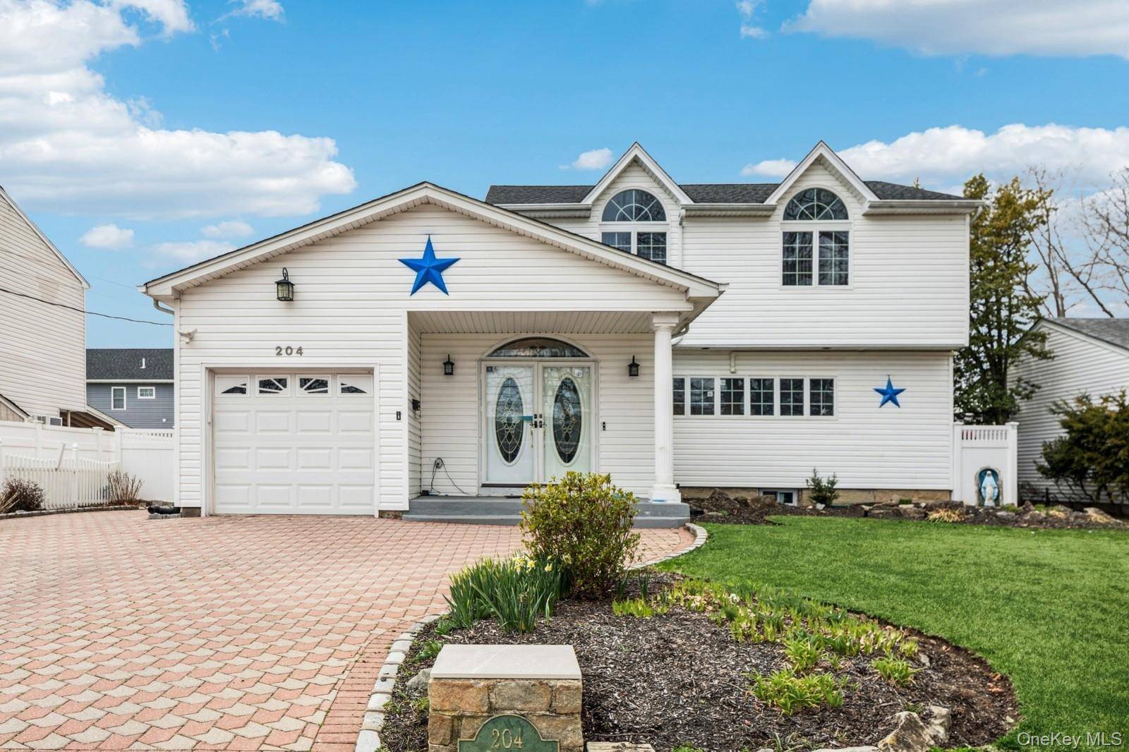 Versatile Mother Daughter Living in Prime Massapequa Park Welcome to 204 Broadway With over 2, 800 square feet of thoughtfully updated living space, this spacious Colonial offers the perfect blend ...