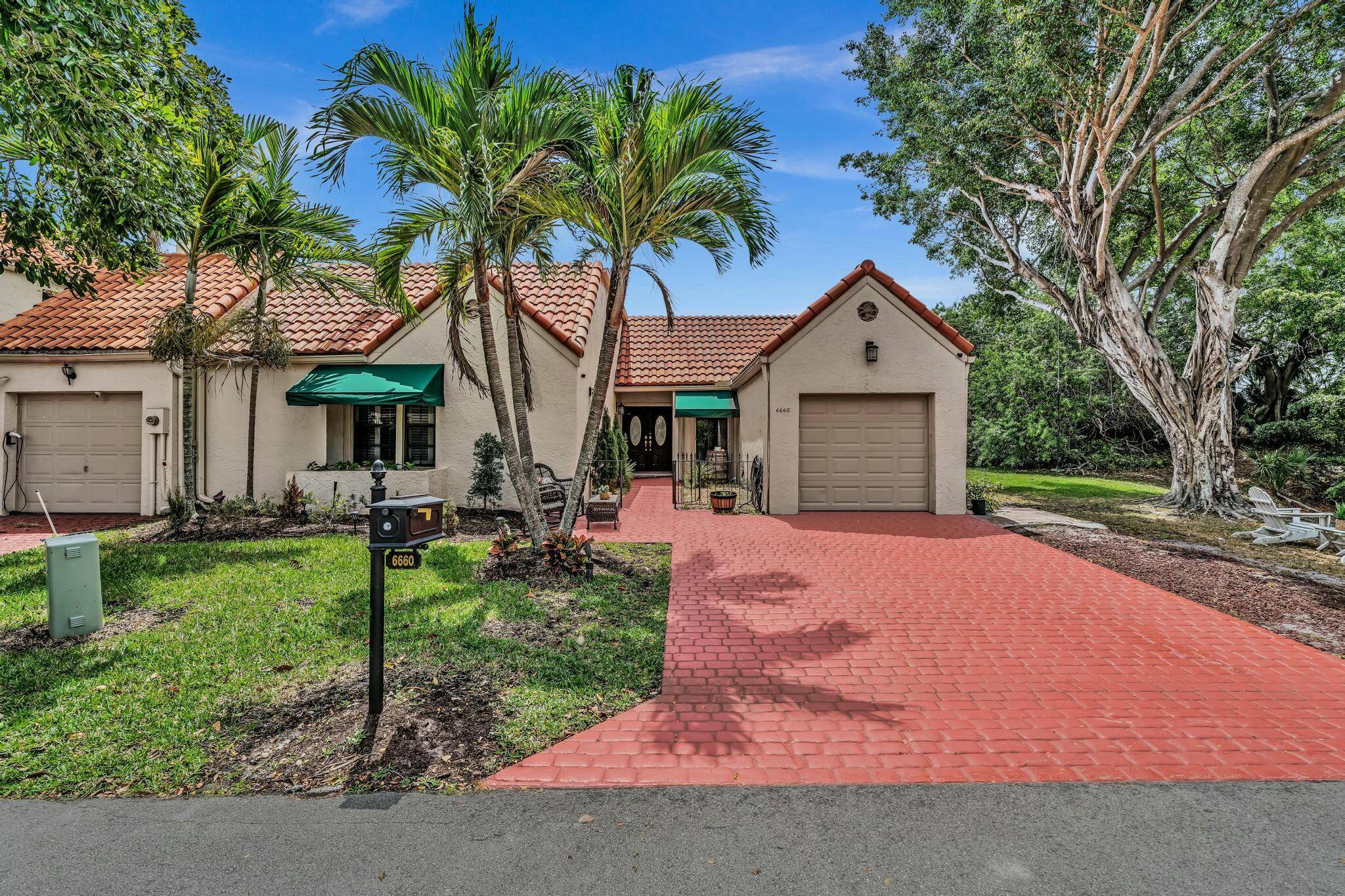 Adorable 3 2. 5 one story Villa in the best location in L Ambiance in Central Boca.