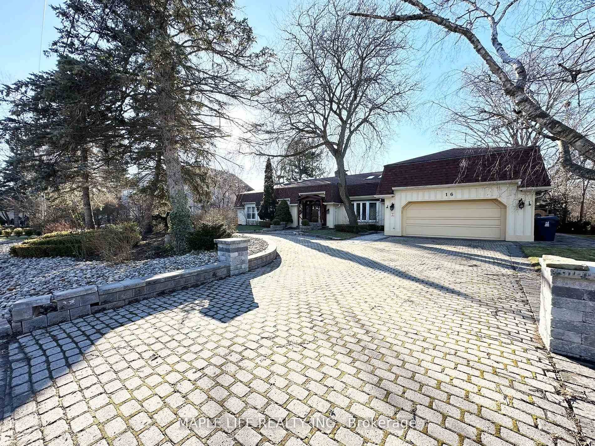 Rarely Offered Exquisite Private Home in the Heart of Toronto !