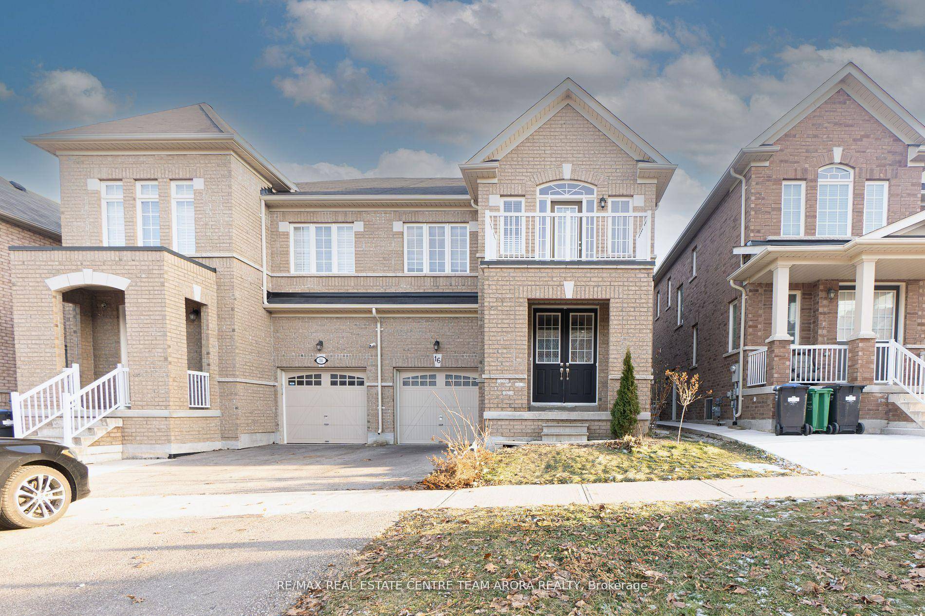 Experience luxury living in the heart of Credit Valley !