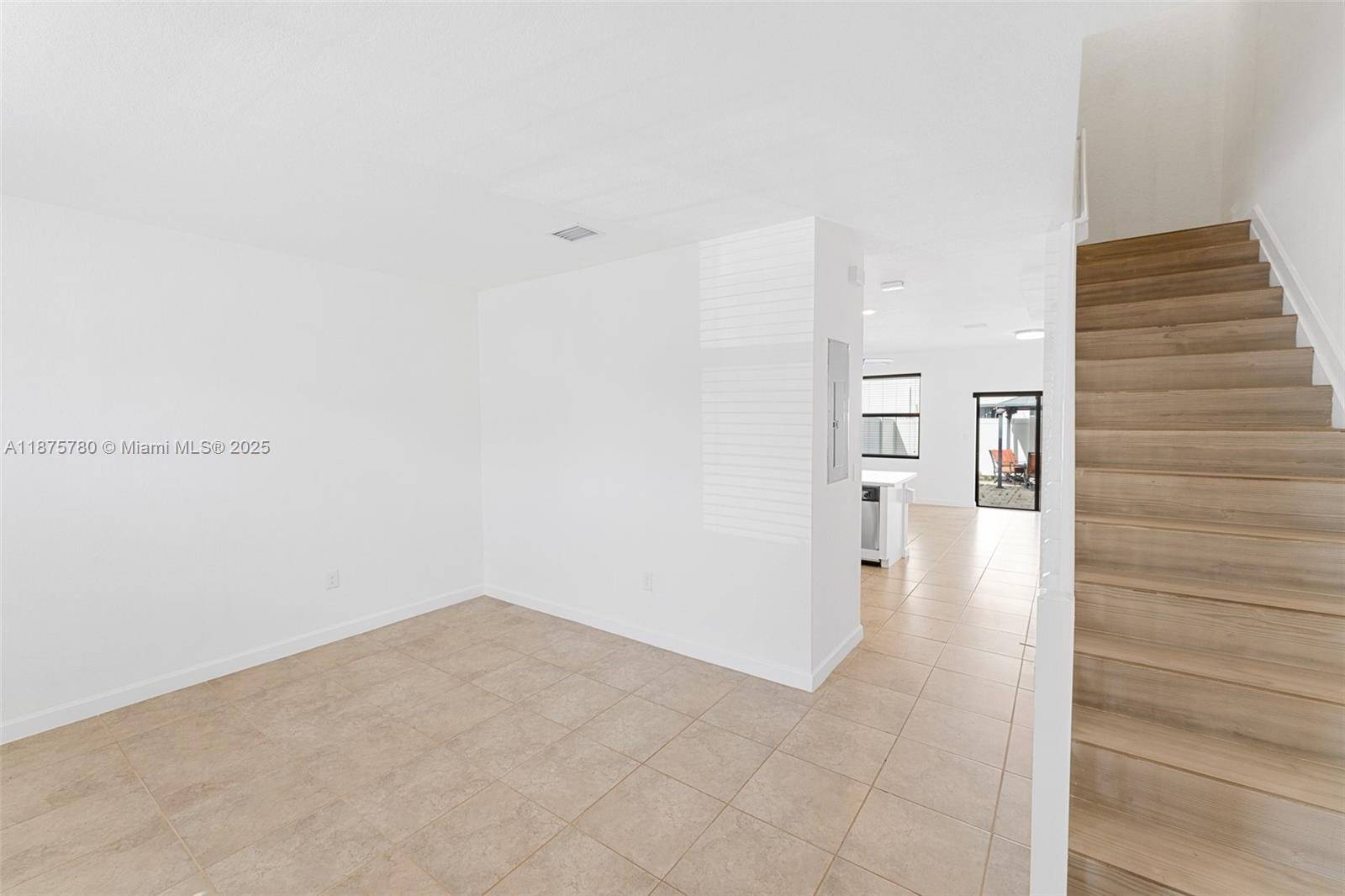 Come see this great townhome in Aquabella, featuring 2 bedrooms 2.