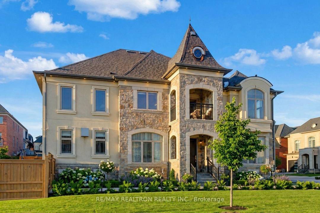 A dream home awaits in desirable Upper West Thornhill Estates, built by acclaimed 'Country Wide Homes'.