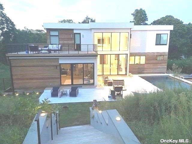 This absolutely stunning contemporary home is the perfect place for your North Fork getaway !