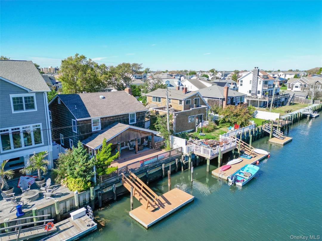 This beautiful Colonial home on the water features 4 bedrooms and 1.