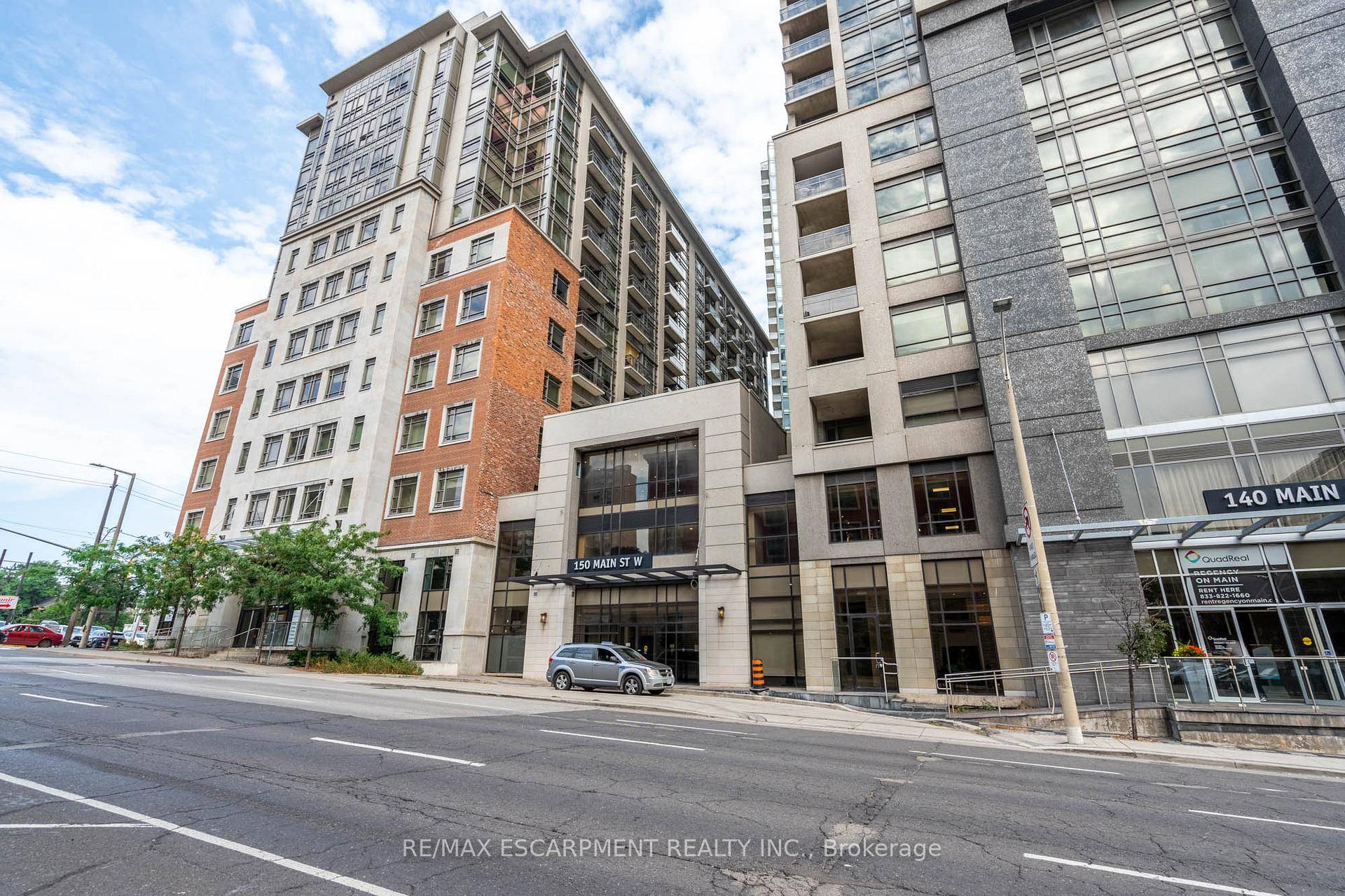 Find your perfect urban retreat at 150 Main Street West, a one bedroom and one bathroom condo nestled near a variety of shopping options, exquisite dining experiences and major transit ...